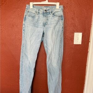 Light Wash Straight Leg Women’s Jeans - American Eagle Outfitters